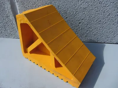 Medium LGV Wheel Chock – Yellow Rubber – 240mm x 120mm x 175mm