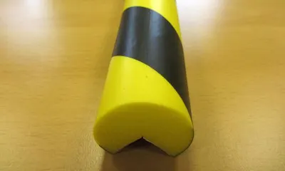 Three-Quarter Rounded Foam Edge Protector with Right-Angle Slot – 1000 x 40 mm