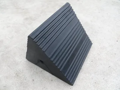 Large Wheel Chock – 300 x 300 x 245 mm