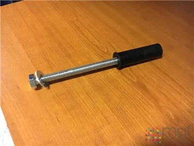 M12 x 200 mm Bolt and Rubber Shield – for Tarmac